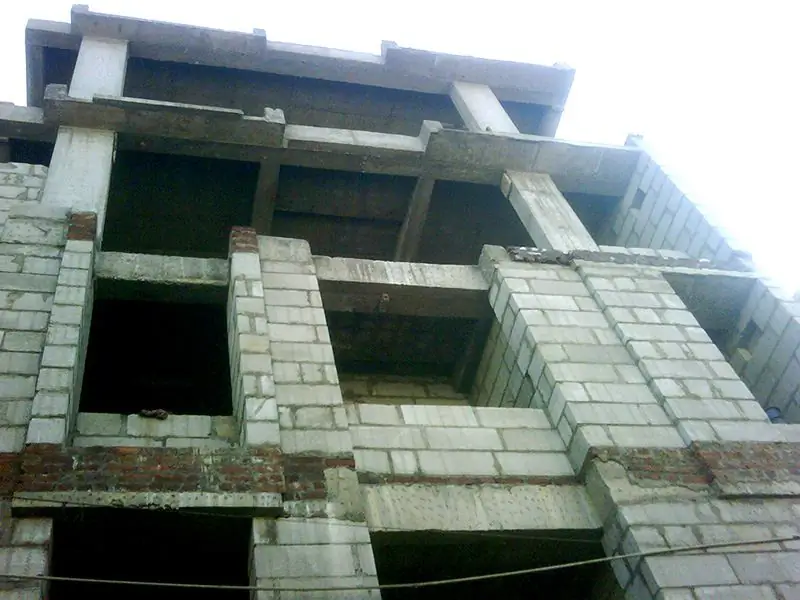 Multi-storey house na gawa sa aerated concrete