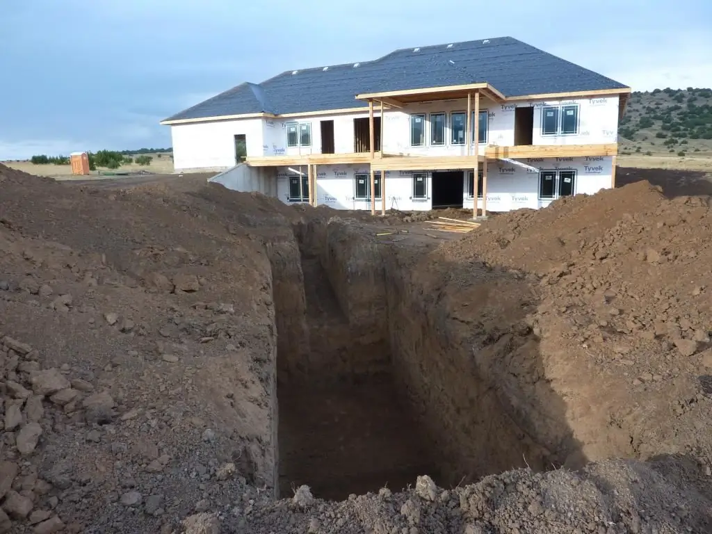 do-it-yourself sewerage device sa isang pribadong bahay