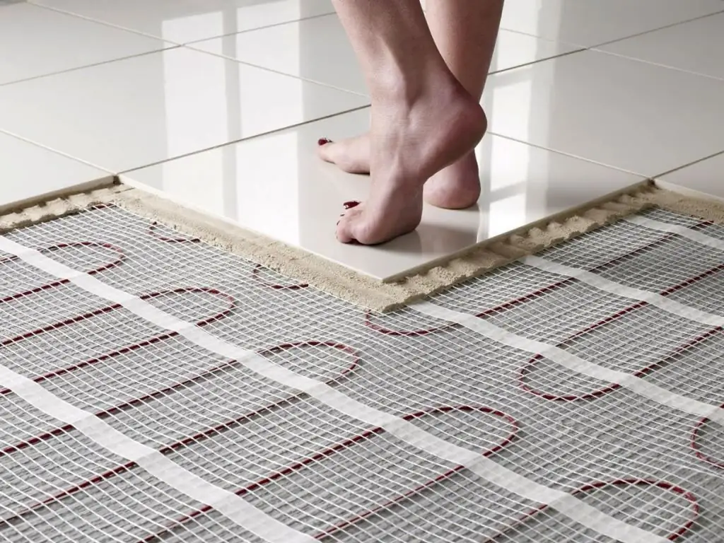 anong flooring ang pipiliin para sa underfloor heating