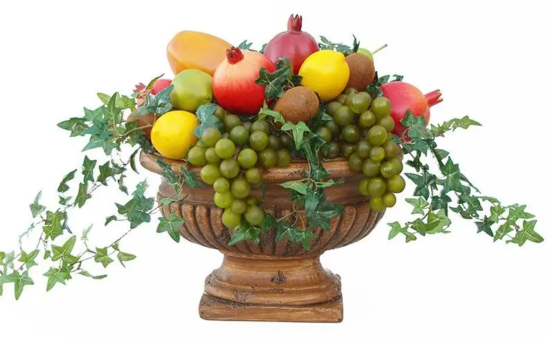 arreglo de frutas en florero