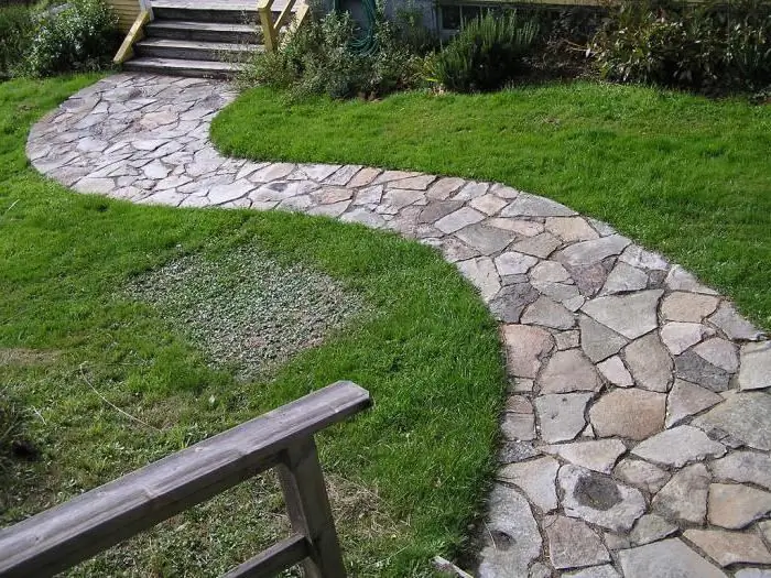 DIY garden paths at low cost