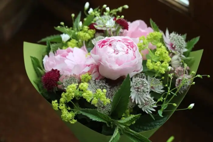 To make cut flowers last longer