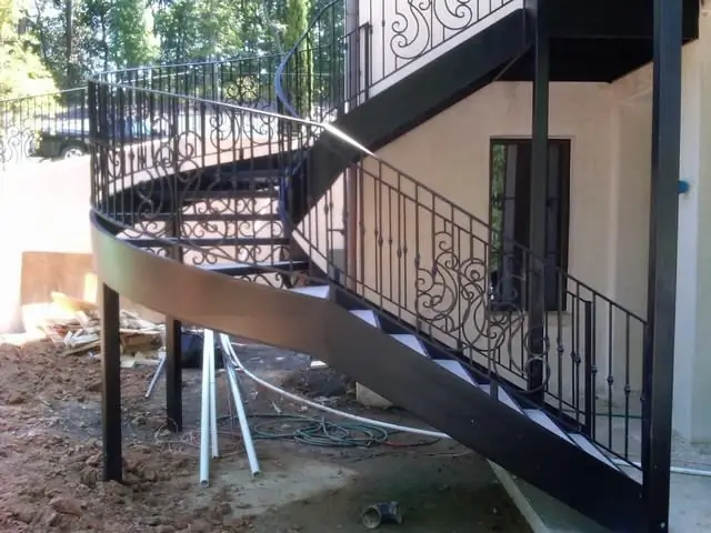 sheathing of stairs on a metal frame